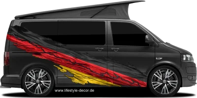 Autoaufkleber mit Deutschland Fahne auf Fahrzeugseite von dunklem Campervan