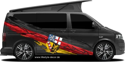 Autoaufkleber Flagge vom Saarland auf Fahrzeugseite von dunklem Campervan