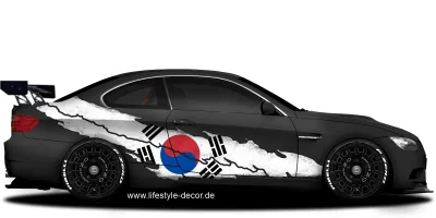 Autoaufkleber mit der Flagge von Südkorea auf Fahrzeugseite von dunklem Auto