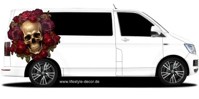Autoaufkleber Goldener Totenkopf mit Rosen auf hellem Van