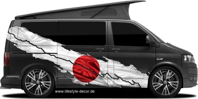 Autoaufkleber japanische Flagge auf Fahrzeugseite von dunklem Campervan