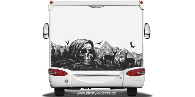 Autoaufkleber Mystisches Gebirge mit Totenkopf auf Heck von Wohnwagen oder Wohnmobil