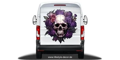 Autoaufkleber Totenkopf mit Blumen auf Heck von Kastenwagen
