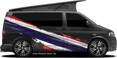 Autoaufkleber die Flagge Thailands auf Fahrzeugseite von dunklem Campervan