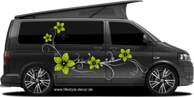 Bunter Aufkleber Blumenranke auf dunklem Campervan