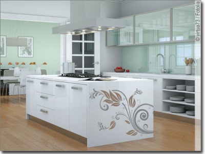 Bunte Möbeltattoos und Türaufkleber selbst gestalten