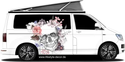 Autoaufkleber Totenkopf mit Blumen und Ranken für Camper