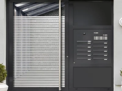 Fensterfolie Streifen 3/1 auf Haustür