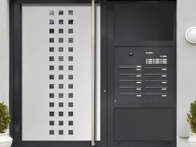 Glasbanner Quadrate als Sichtschutz auf Haustür