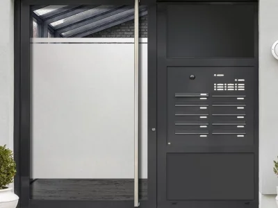 Glastür Milchglasfolie Streifen auf Haustür