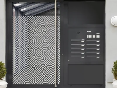 Milchglasfolie Gewerbe Labyrinth auf Eingangstür