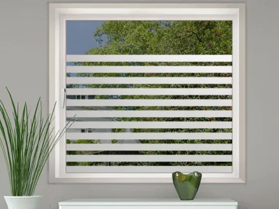 Milchglasfolie Sichtschutz Streifen 5/3 cm auf Fenster