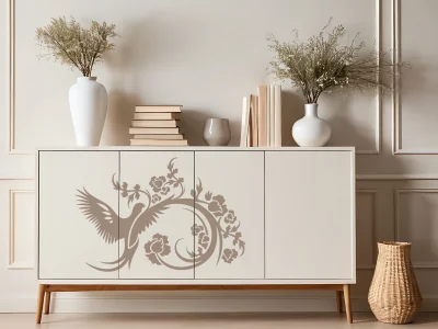 Möbeltattoo mit Zauberornament und Vogel