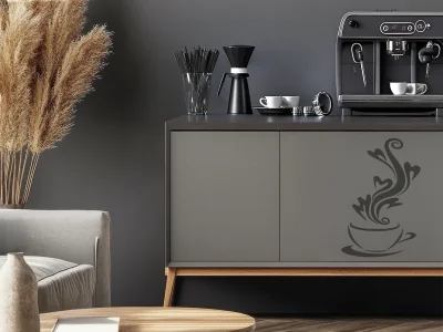 Möbeltattoo mit Kaffeetasse und Herzen