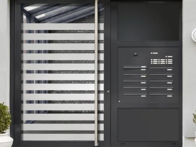 Sichtschutz Dekorfolie Streifen 10/5 cm auf Eingangstür