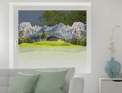 Sichtschutzfolie Berghof in den Dolomiten auf Fenster