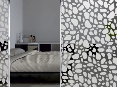 Milchglasfolie mit Steinen in verschiednen Größen