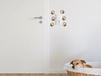 Steckdosentattoo mit Tatzen