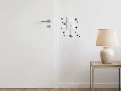 Wandtattoo für Lichtschalter mit Spinnen Motiv