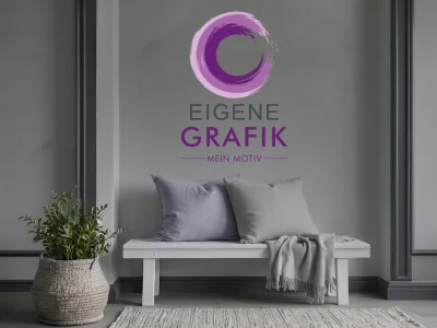 Wandtattoo Eigene Grafik mehrfarbig auf dunkler Wand